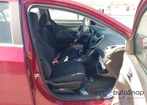 2018 Chevrolet Sonic Lt Auto из США, поврежденный, VIN 1G1JD5SH8J4118213